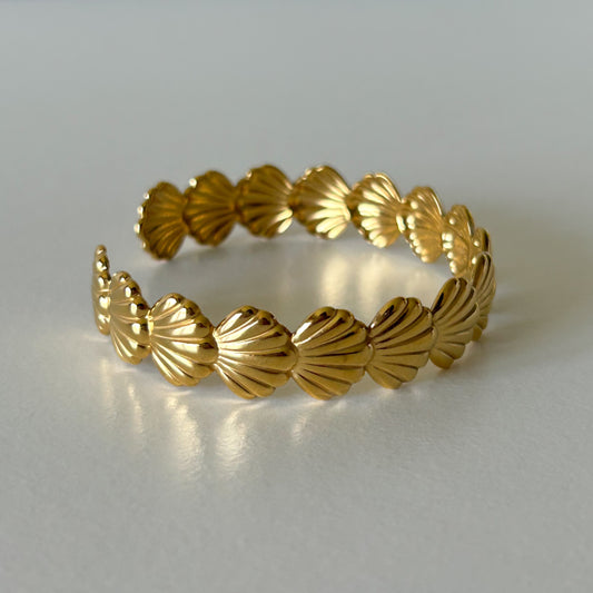 NonTarnishClamShellsBangleGold