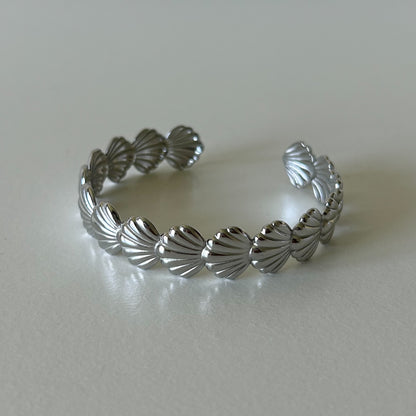 NonTarnishClamShellsBangleSilver