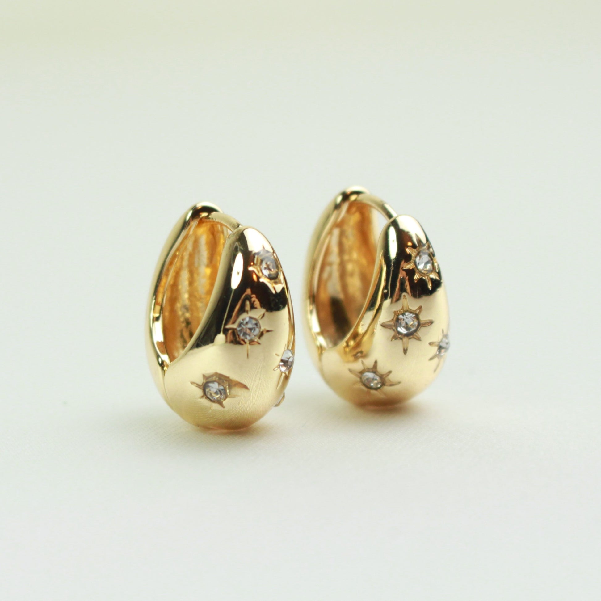 Star diamonds gold earrings side