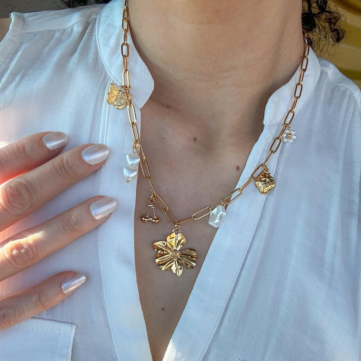 spring charm necklace outfit