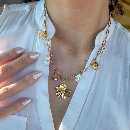 spring charm necklace outfit